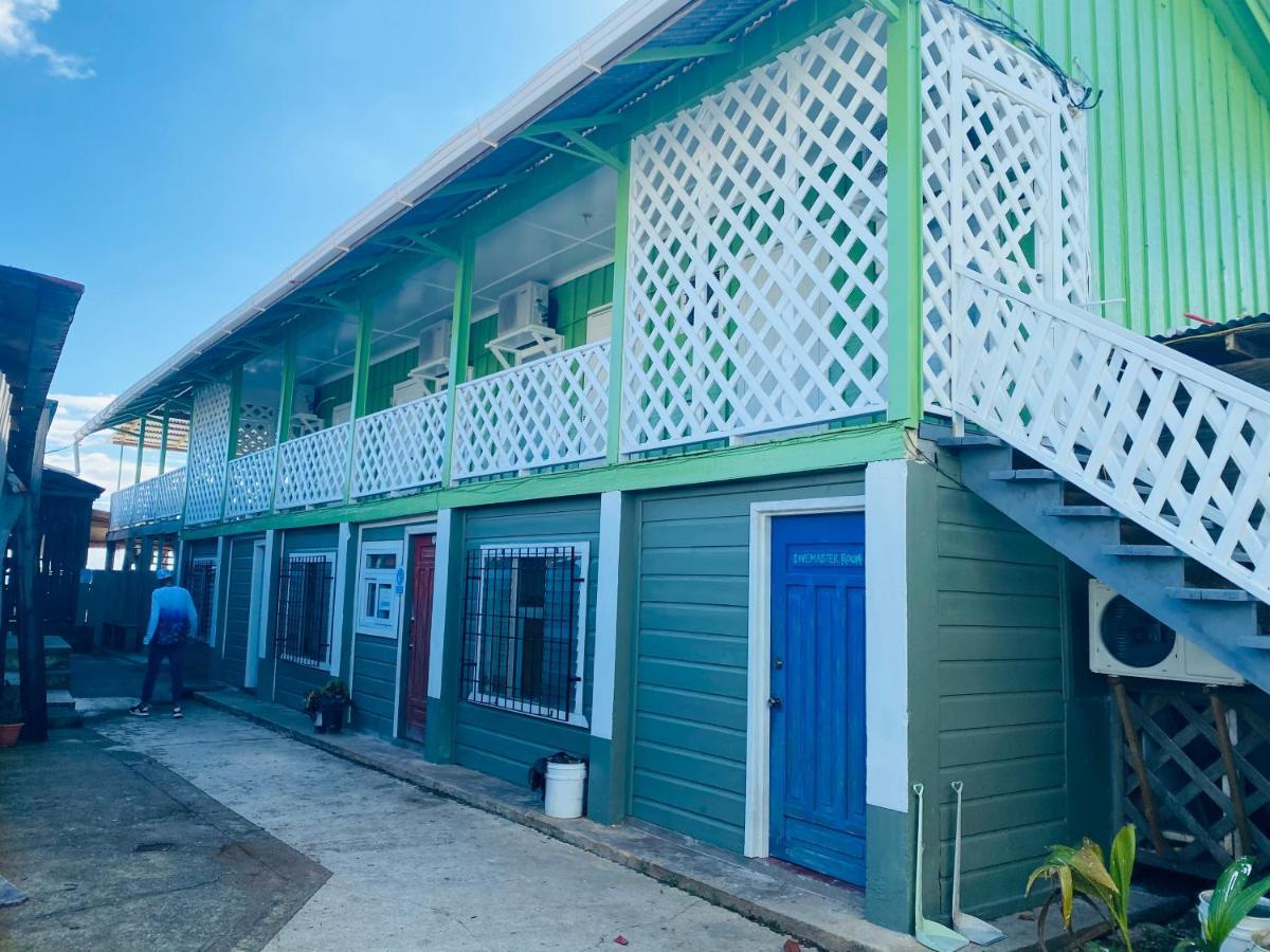 Blue Sky Rentals Utila Eksteriør bilde